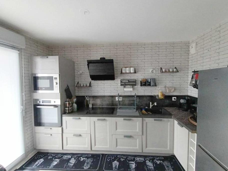 Appartement 4 Pieces - La Rose Des Yvelines - Classe 3 Etoiles Трап Экстерьер фото