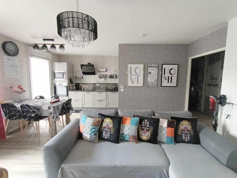 Appartement 4 Pieces - La Rose Des Yvelines - Classe 3 Etoiles Трап Экстерьер фото
