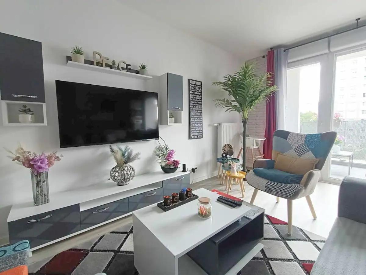 Appartement 4 Pieces - La Rose Des Yvelines - Classe 3 Etoiles Трап Экстерьер фото